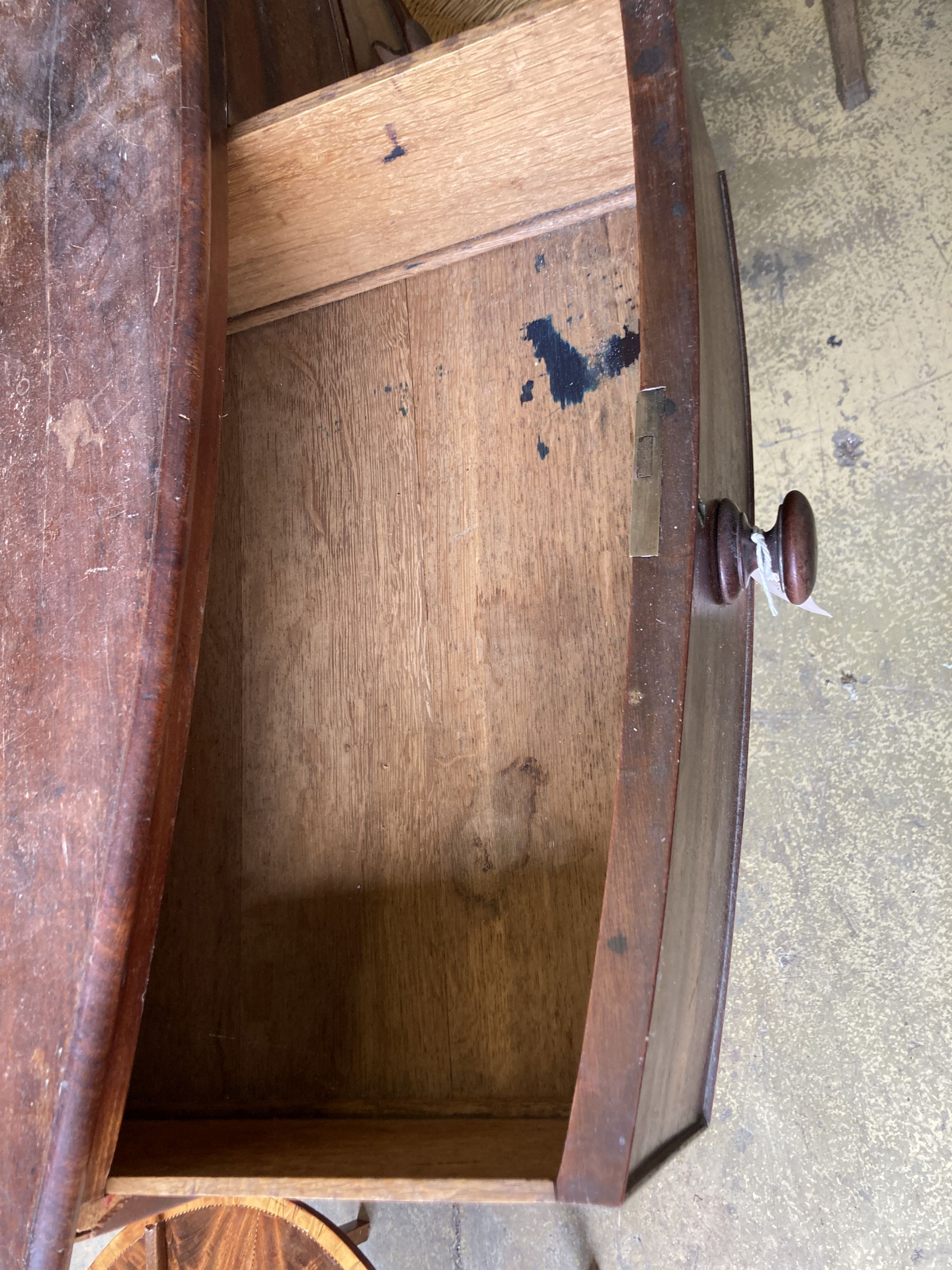 A Regency mahogany bow front chest of drawers, width 106cm, depth 55cm, height 104cm